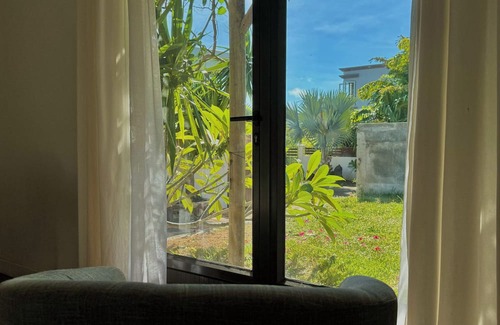 Albion Casa | Cozy 2-bedroom house 2-min drive from the beach