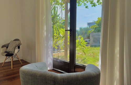Albion Casa | Cozy 2-bedroom house 2-min drive from the beach