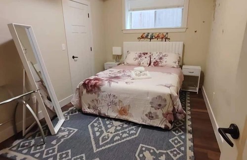 White Rock Casa | Charming 2-bedroom house in brilliant White Rock with AC, WiFi