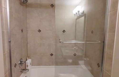 White Rock Casa | Charming 2-bedroom house in brilliant White Rock with AC, WiFi