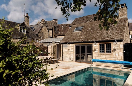 Painswick Casa | This house is a 5 bedroom(s), 5 bathrooms, located in Cotswolds, .