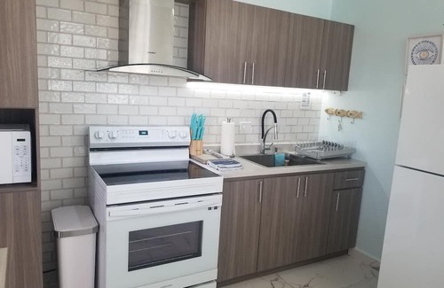 Cerro Gordo Apartamento | Villa Santorini Cozy 3-bedroom apartment in welcoming Bayamon with AC, WiFi