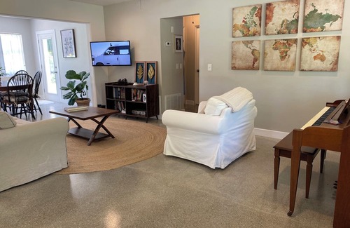 DeLand Casa | Two Bedroom, One Bath Home in Quiet Neighborhood