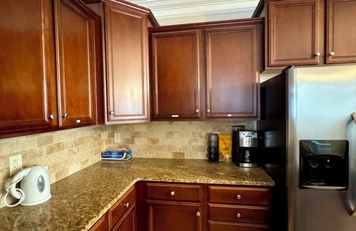 Knight Park Casa | New! 3BR 2.5BA + Pickleball Court in West Midtown!