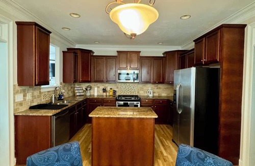 Knight Park Casa | New! 3BR 2.5BA + Pickleball Court in West Midtown!