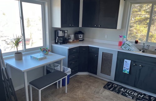 Rivers Apartamento | Fully equipped upper unit.Family friendly locating next to the rec centre.nn