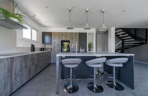 Brout-Vernet Casa | Large designer country house - free parking