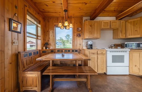 Eureka Cabina | The Cabin on the Ranch – A Family our Couple’s Adventure on Working Ranch!