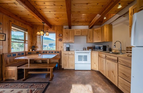 Eureka Cabina | The Cabin on the Ranch – A Family our Couple’s Adventure on Working Ranch!