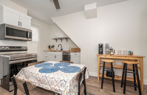 Ludlow Casa | Historic Ludlow Suites – 2 Apts in 1 Booking! Highly Walkable, Min to Downtown