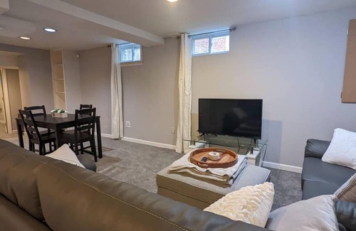College Park Apartamento | This duplex is a 1 bedroom(s), 1 bathrooms, located in College Park, MD.