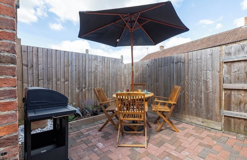 Glentham Cabaña | Discover Lincolnshire with a quaint cottage stay.