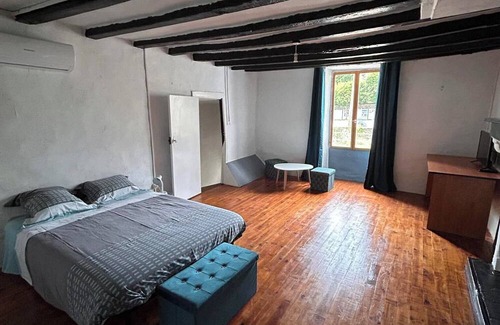 Saint-Pierre-sur-Orthe Casa | The stadium house
