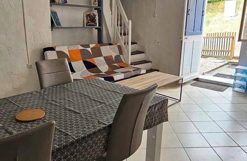 Saint-Pierre-sur-Orthe Casa | The stadium house