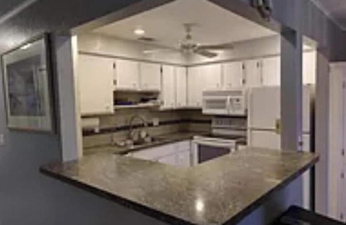 Cypress Lake Casa | Cozy 2-bedroom Condo in beautiful Fort Myers with Pool and Tiki Hut