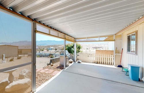 Meadview Casa | 3bd, dog-friendly home with central AC