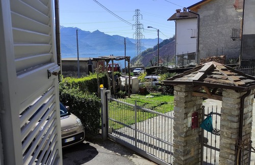 Stazzona Apartamento | Casa Vacanze "window on the Lake"