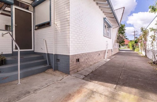 Werribee Casa | Lodge Retro Heart of Werribee Blast from the Past