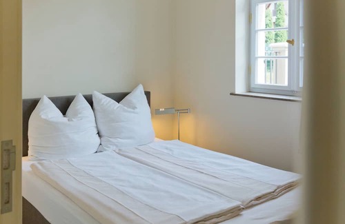 Neu Fahrland Apartamento | Stilvolle Ferienwohnung im Landhaus am Jungfernsee mit Seezugang