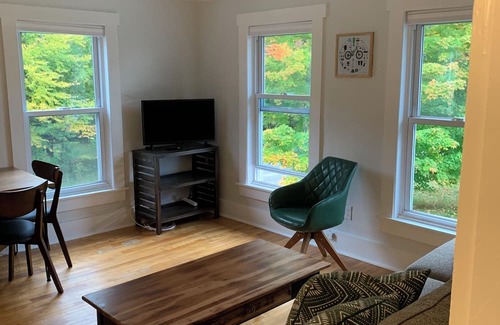Morrisville Condominio | Stowe Lofts-Cozy 2-bedroom condo, peaceful on the Stowe/Morristown line WiFi, AC