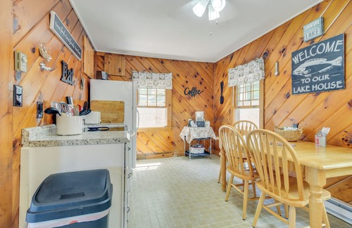 Leeds Cabaña | Androscoggin Lakefront Cottage, Boat Dock & Views!