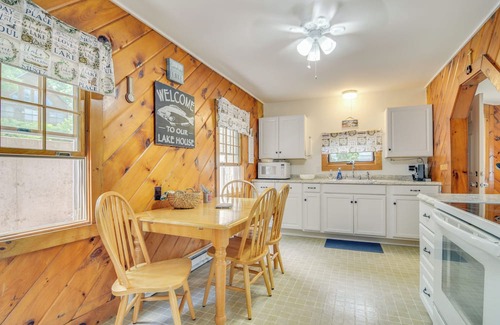 Leeds Cabaña | Androscoggin Lakefront Cottage, Boat Dock & Views!