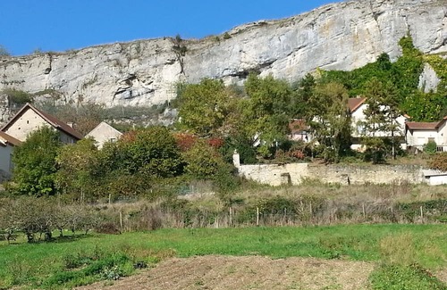 Baubigny Otro | Tastefully renovated Farmhouse in Burgundy village; 4 bedrooms, secure garden.