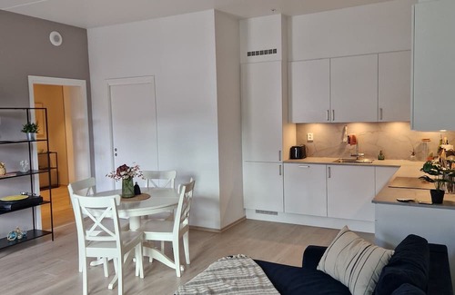 Sogndal Apartamento | Cozy apartment in the center of Sogndal, right by the sea and with its own patio