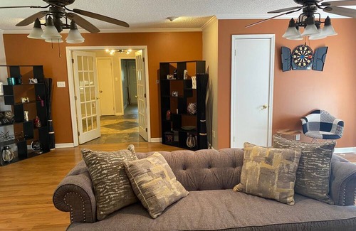 Raleigh Casa | Cozy 3-bedroom house in Memphis with WiFi