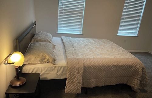 Cedar Hill Casa | Charming 4-bedroom house in delightful Cedar Hill with WiFi, AC