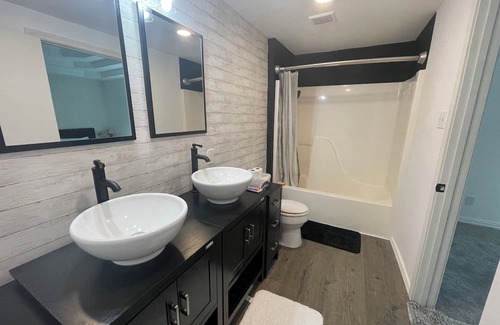 Cedar Hill Casa | Charming 4-bedroom house in delightful Cedar Hill with WiFi, AC
