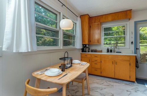 Asheville Casa | New! Cozy 2-Bedroom Home in Asheville - 10 min from Downtown!