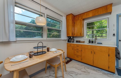 Asheville Casa | New! Cozy 2-Bedroom Home in Asheville - 10 min from Downtown!