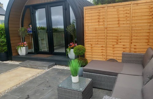 Inishowen Cabina | Fantastic cabin with panoramic sea views, located in Quigley's Point, Inishowen.