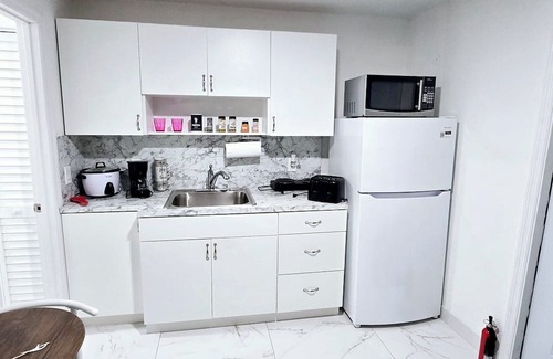 Hialeah Apartamento | Cozy 1-bedroom apartment with AC and WiFi in charming Hialeah
