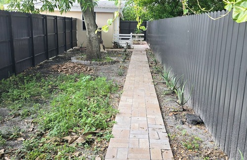 Hialeah Apartamento | Cozy 1-bedroom apartment with AC and WiFi in charming Hialeah