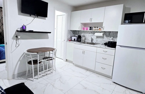 Hialeah Apartamento | Cozy 1-bedroom apartment with AC and WiFi in charming Hialeah
