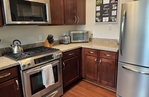 Riverside Casa | Walk to ASU/Tempe Town Lake/Mill Ave! Huge cozy townhouse w/pool in ❤️ of Tempe!