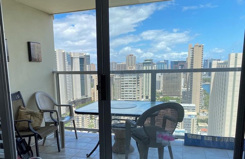 Waikiki Condominio | Condo/Hotel Studio Panoramic views, Sun deck with pool, walk to Waikiki beach.