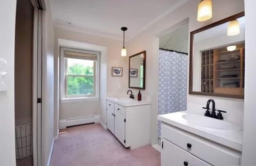 Collinsville Casa | The Rhododendron House