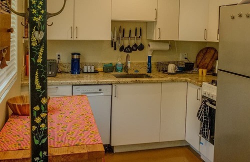 Newhall Apartamento | Cozy studio with AC and WiFi in charming Santa Clarita