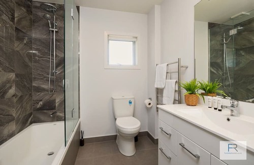 Browns Bay Casa | Spectacular Sea Views -Exec Home