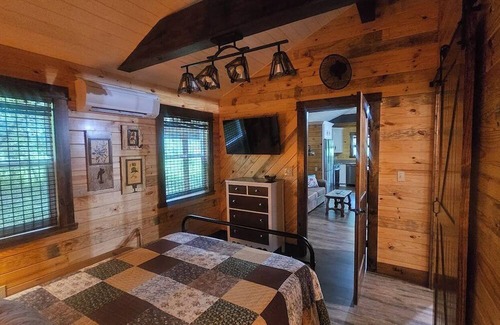 Orange Casa | Cozy 1 Bedroom Bungalow with all the comforts of home!