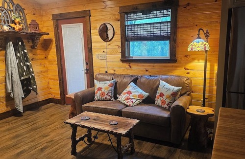 Orange Casa | Cozy 1 Bedroom Bungalow with all the comforts of home!
