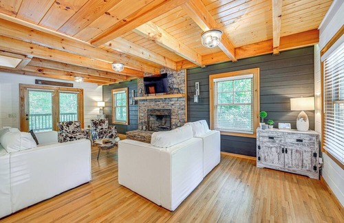 Cashiers Cabaña | Cashiers Cottage w/Screened Porch & Trail Access!
