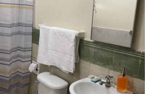 Zona 18 Apartamento | Cozy central studio in Ciudad Guatemala w/WiFi, high cleaning/security standards