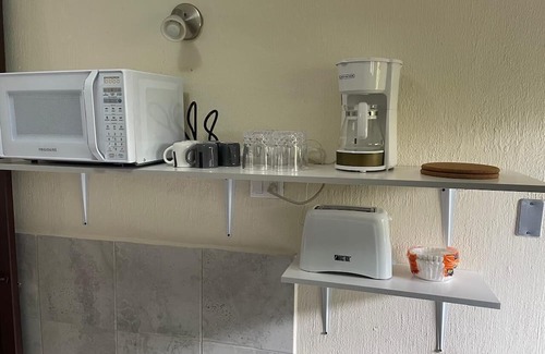 Zona 18 Apartamento | Cozy central studio in Ciudad Guatemala w/WiFi, high cleaning/security standards