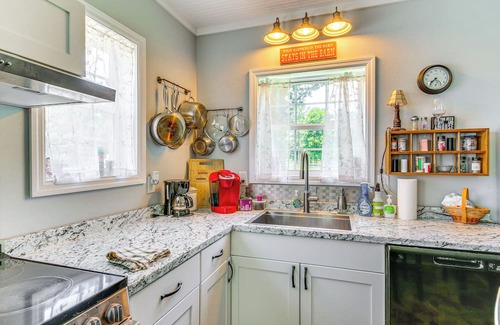 Wagener Cabaña | Pet-Friendly Waegner Cottage On 30-Acre Horse Farm