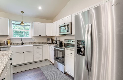 Livingston Casa | Spacious Home w/Gazebo < 3 Mi to Lake Anna!