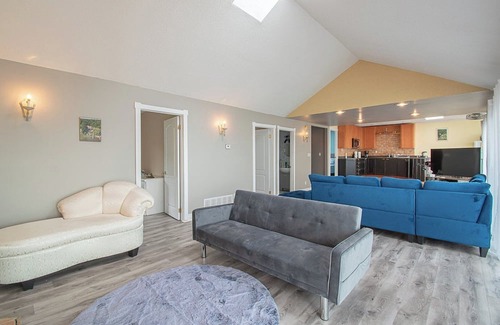 Victoria Harbour Cabaña | Robin's Point - Three Bedroom Cottage, Sleeps 6